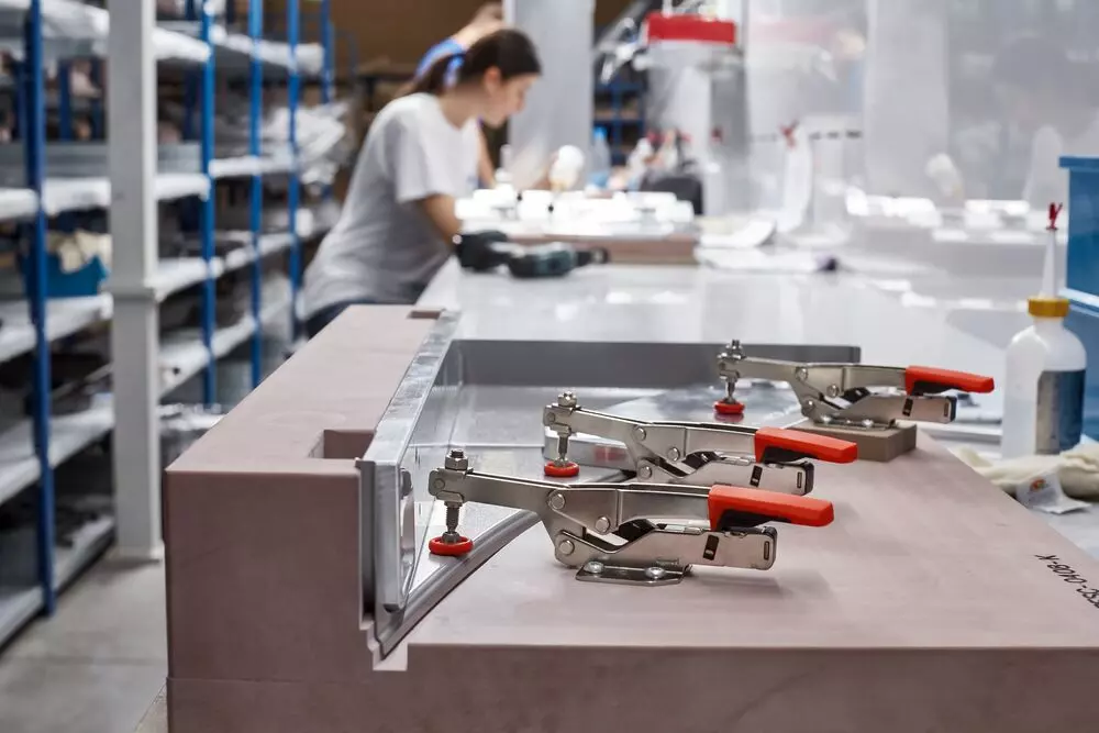 Waagrechtspanner mit offenem Arm und waagrechter Grundplatte STC-HH