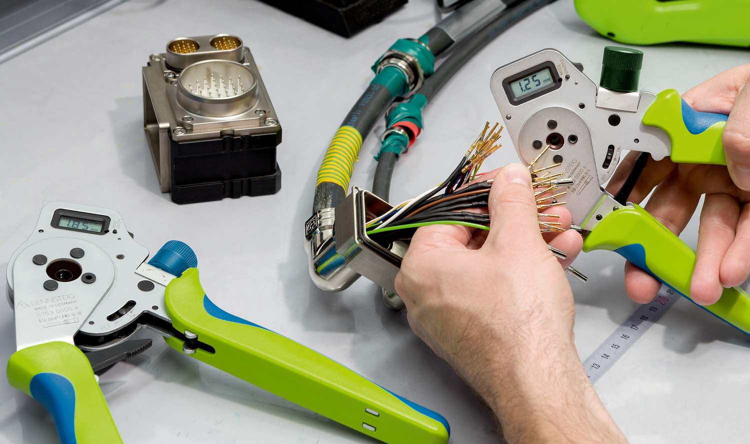 Vierdornzange DigiCrimp® für Luftfahrt-Kontakte 0,14 - 6,0 mm² / AWG 26 - 12