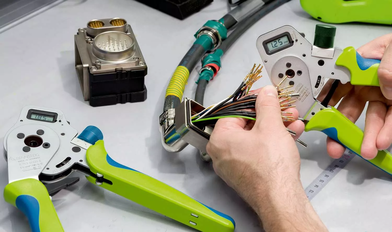 Vierdornzange DigiCrimp® für Luftfahrt-Kontakte 0,14 - 6,0 mm² / AWG 26 - 12