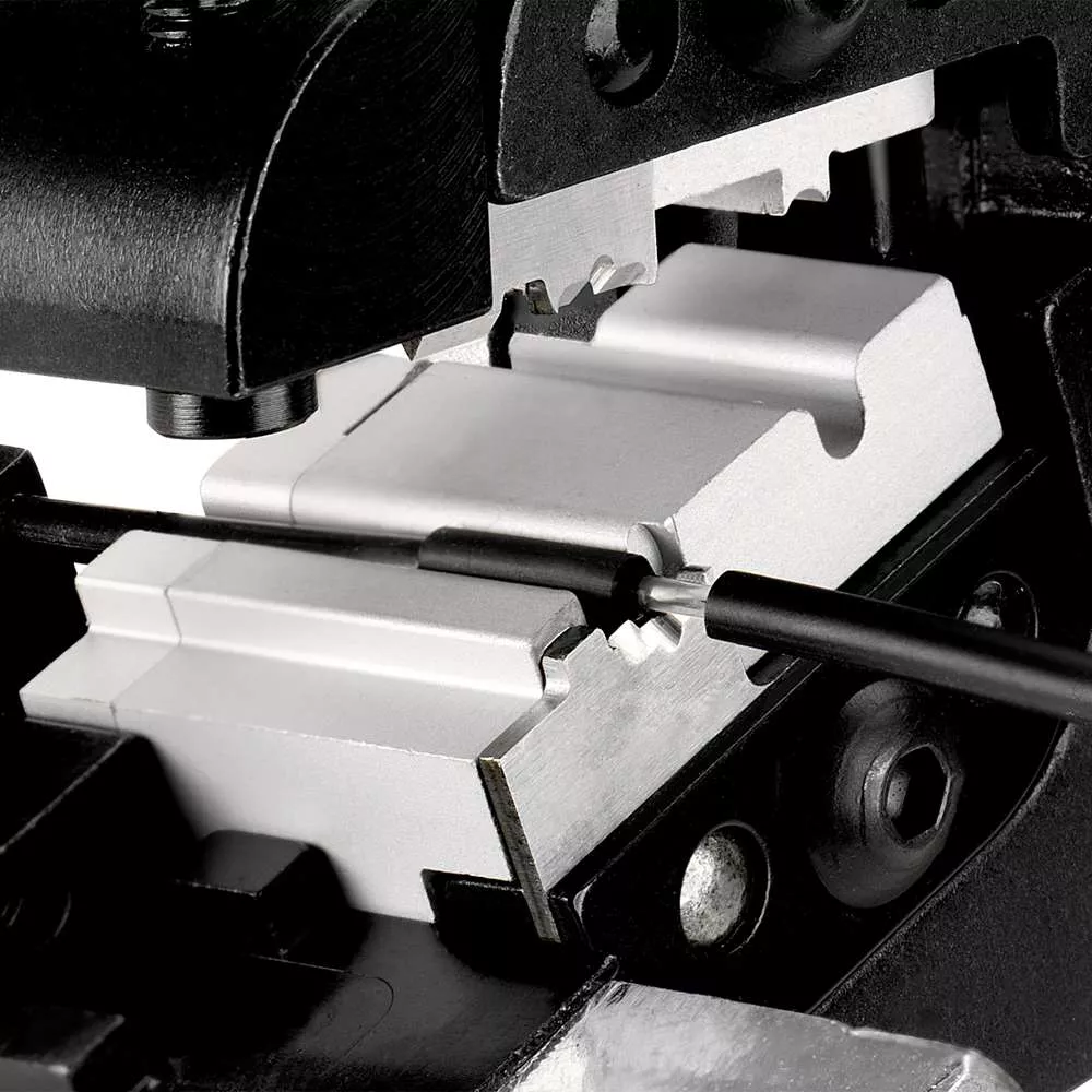 Zange zum Schneiden, Abisolieren und Crimpen von LWL Ø 2,2 mm für Toshiba-Stecker, mit Sicherheitsschneideinrichtung