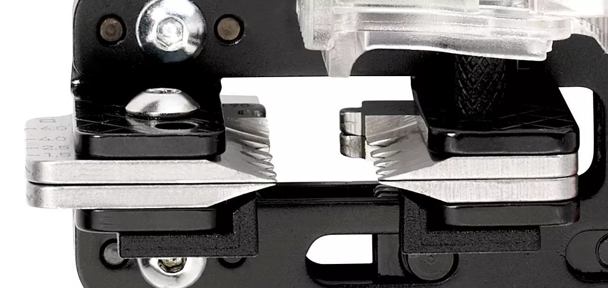 Abisolierzange für DIN-Litzenkabel 0,25 mm² / 0,75 mm² / 1,5 mm² / 2,5 mm² / 4,0 mm² / 6,0 mm²