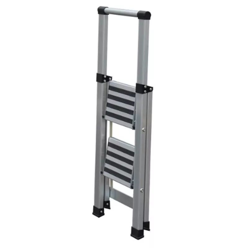 Detailansicht der rutschfesten Auftritte der AHW Klappleiter Step + Store